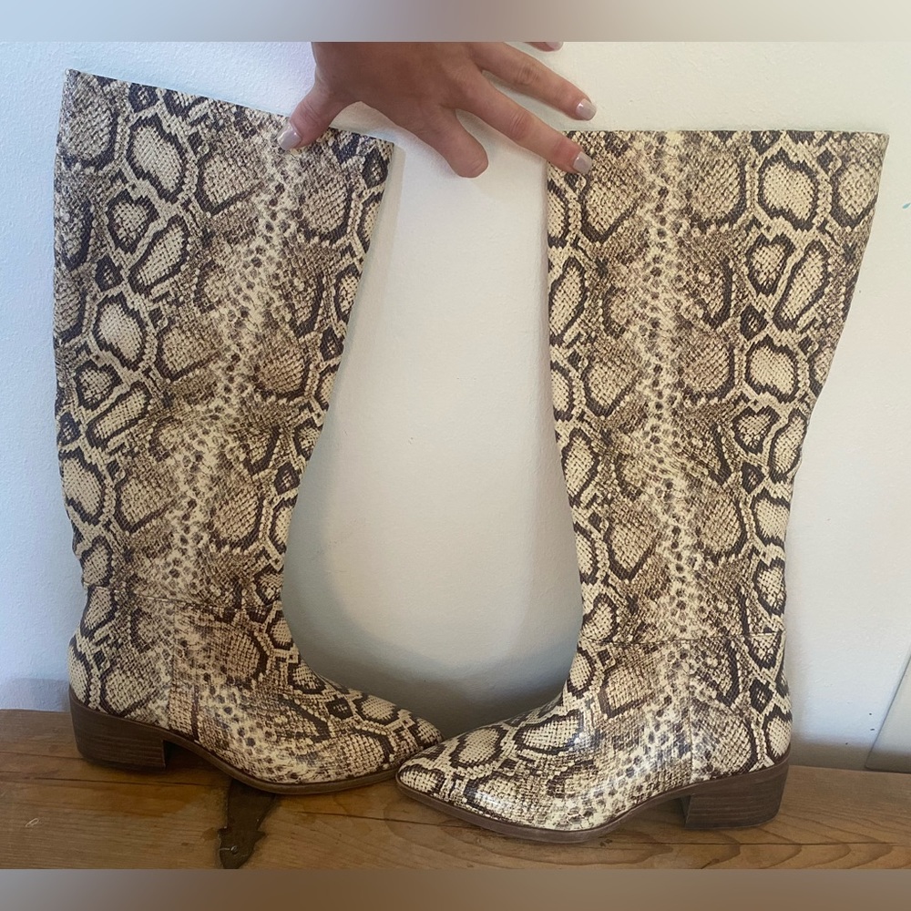 Vince Camuto Snakeskin Beaanna Boots Size 7 - Picture 8 of 9